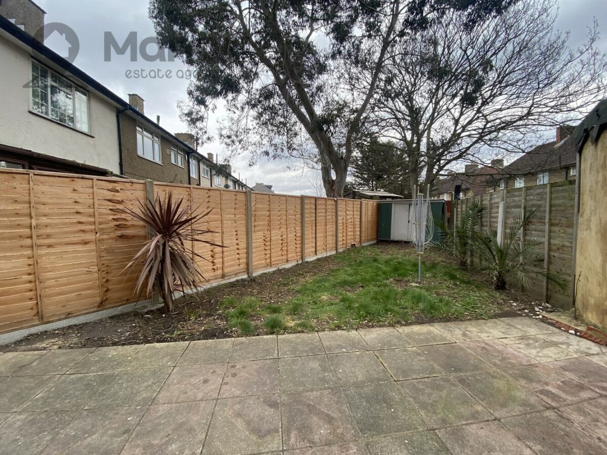 Lindsey Road, Dagenham, RM8 2RP