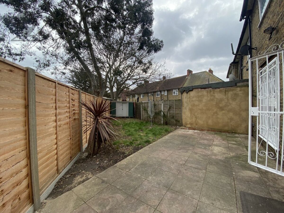 Lindsey Road, Dagenham, RM8 2RP