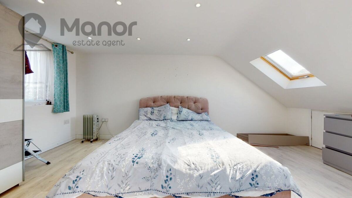 Ashurst Drive, Gants Hill, IG2 6SB