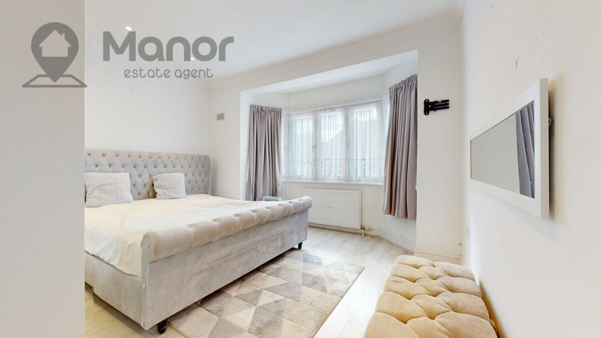 Ashurst Drive, Gants Hill, IG2 6SB