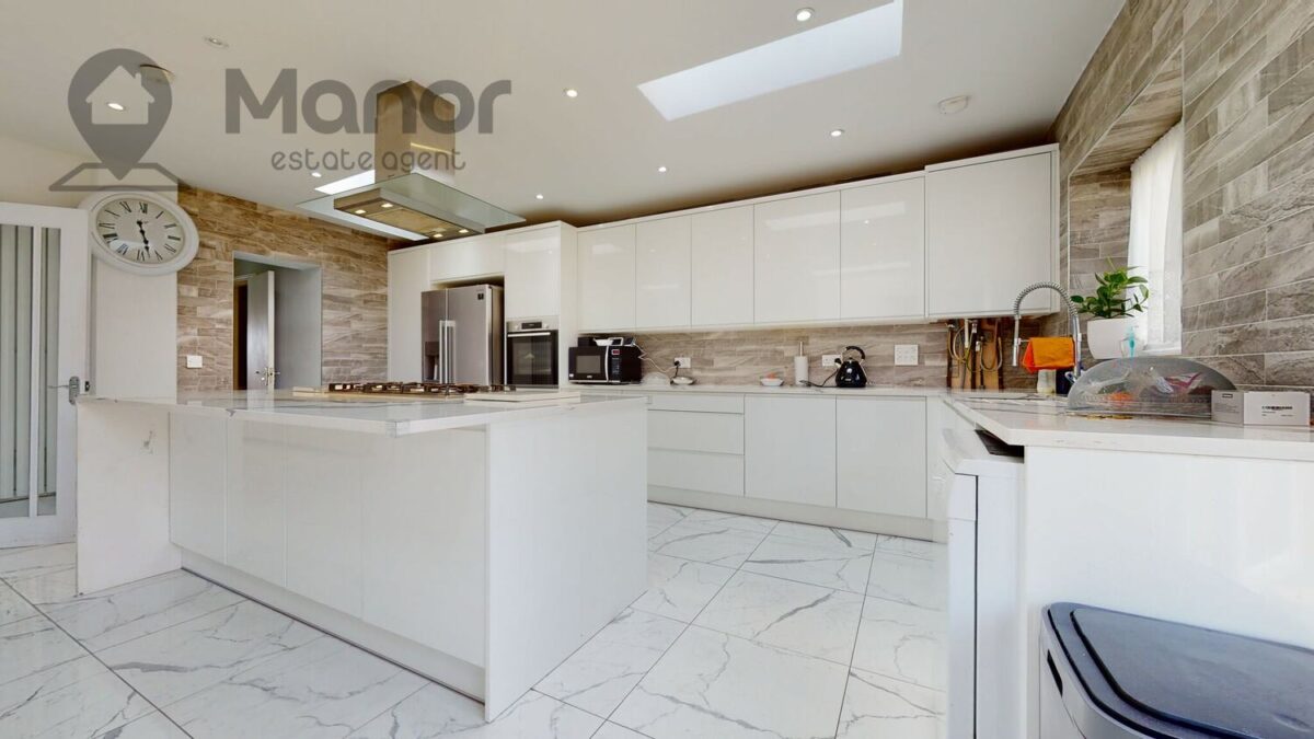 Ashurst Drive, Gants Hill, IG2 6SB