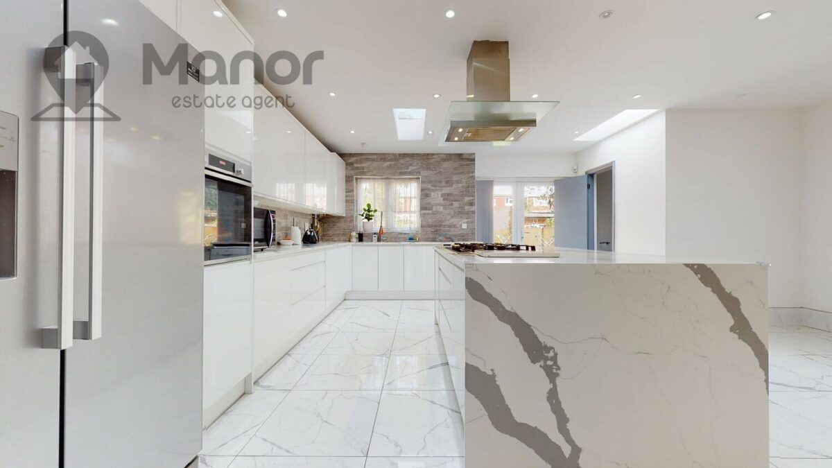 Ashurst Drive, Gants Hill, IG2 6SB