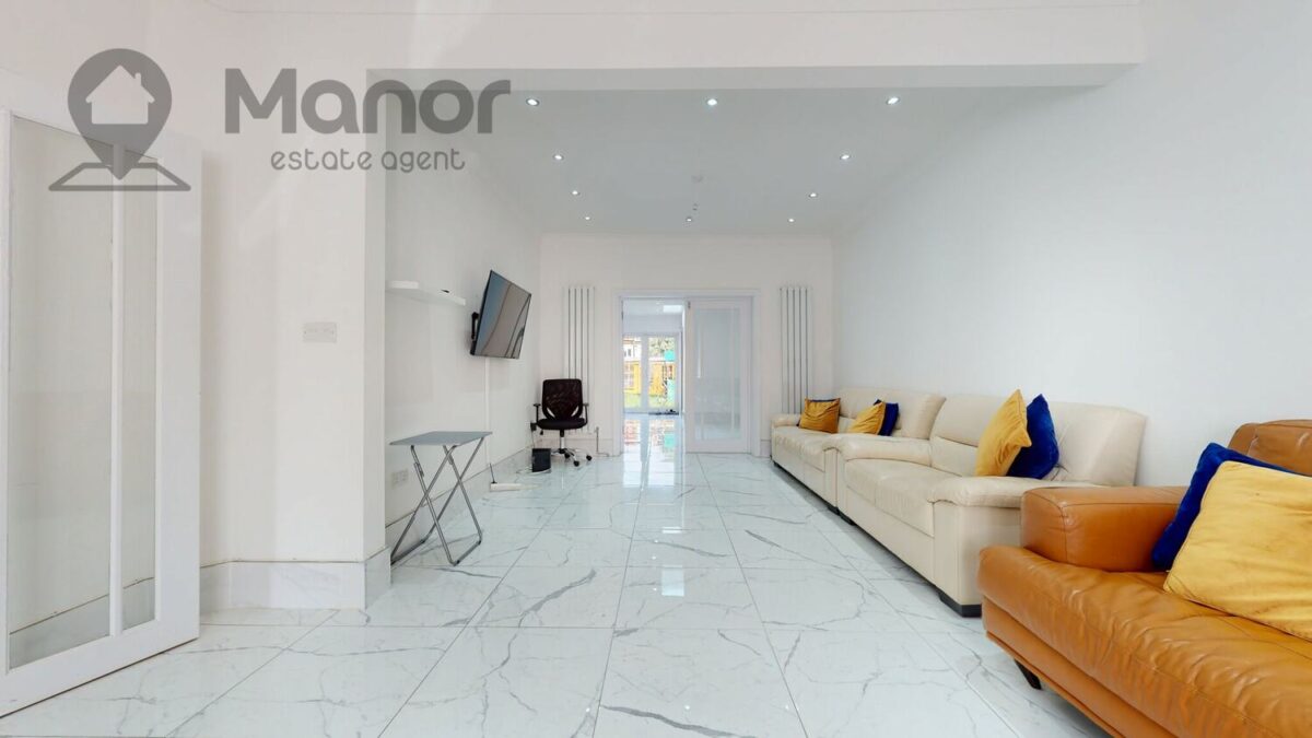 Ashurst Drive, Gants Hill, IG2 6SB