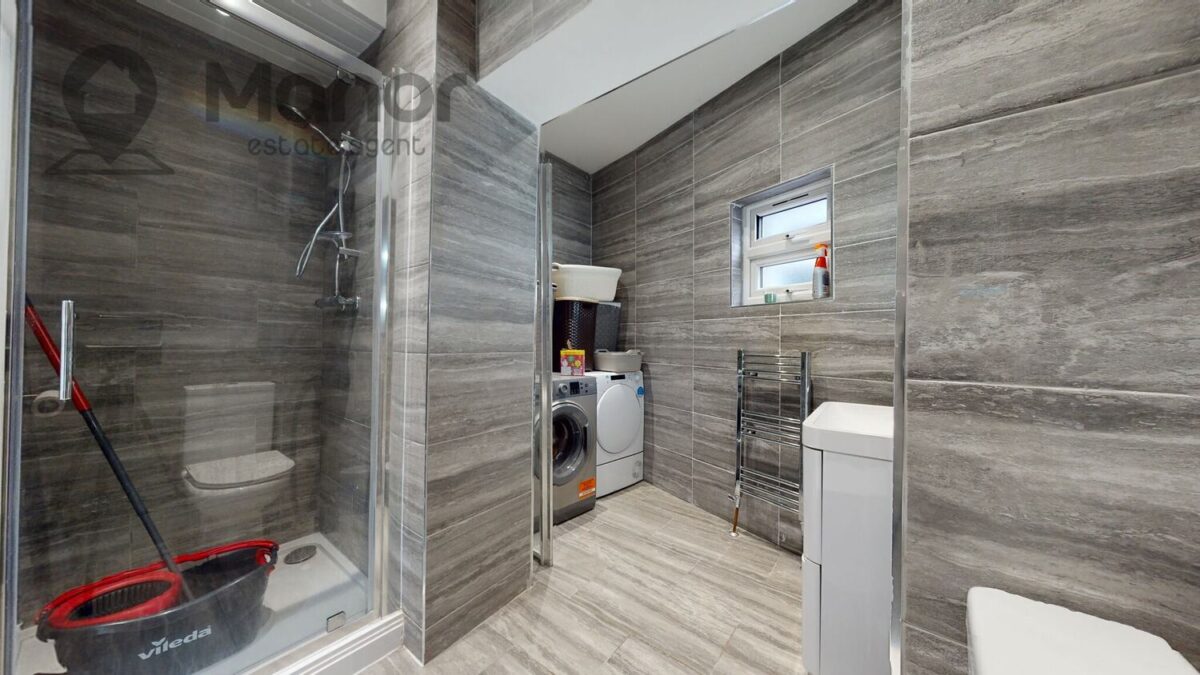 Ashurst Drive, Gants Hill, IG2 6SB