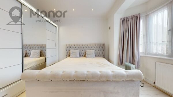 Ashurst Drive, Gants Hill, IG2 6SB