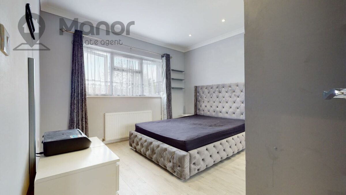 Ashurst Drive, Gants Hill, IG2 6SB