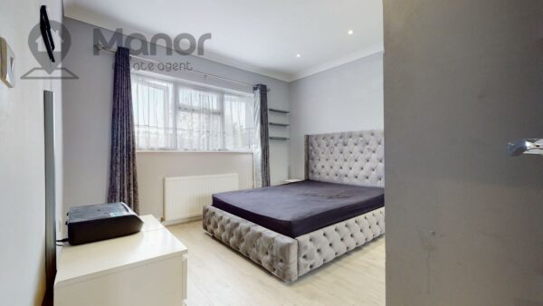 Ashurst Drive, Gants Hill, IG2 6SB