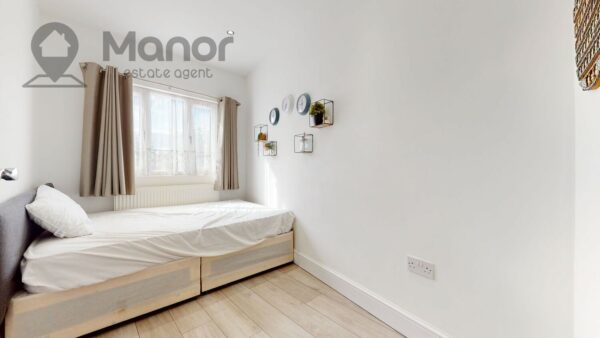 Ashurst Drive, Gants Hill, IG2 6SB