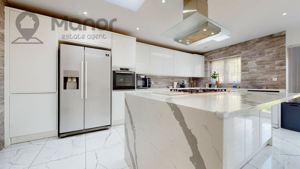 Ashurst Drive, Gants Hill, IG2 6SB