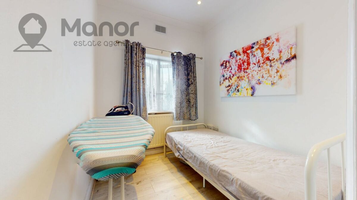 Ashurst Drive, Gants Hill, IG2 6SB