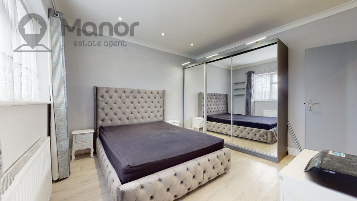 Ashurst Drive, Gants Hill, IG2 6SB