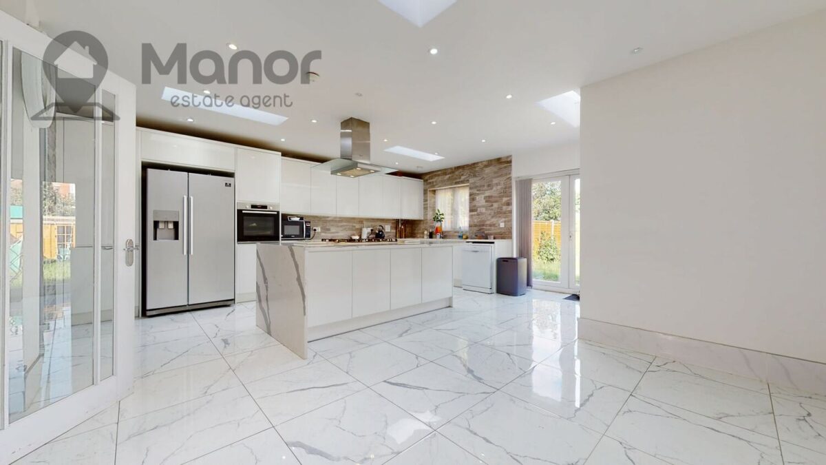 Ashurst Drive, Gants Hill, IG2 6SB