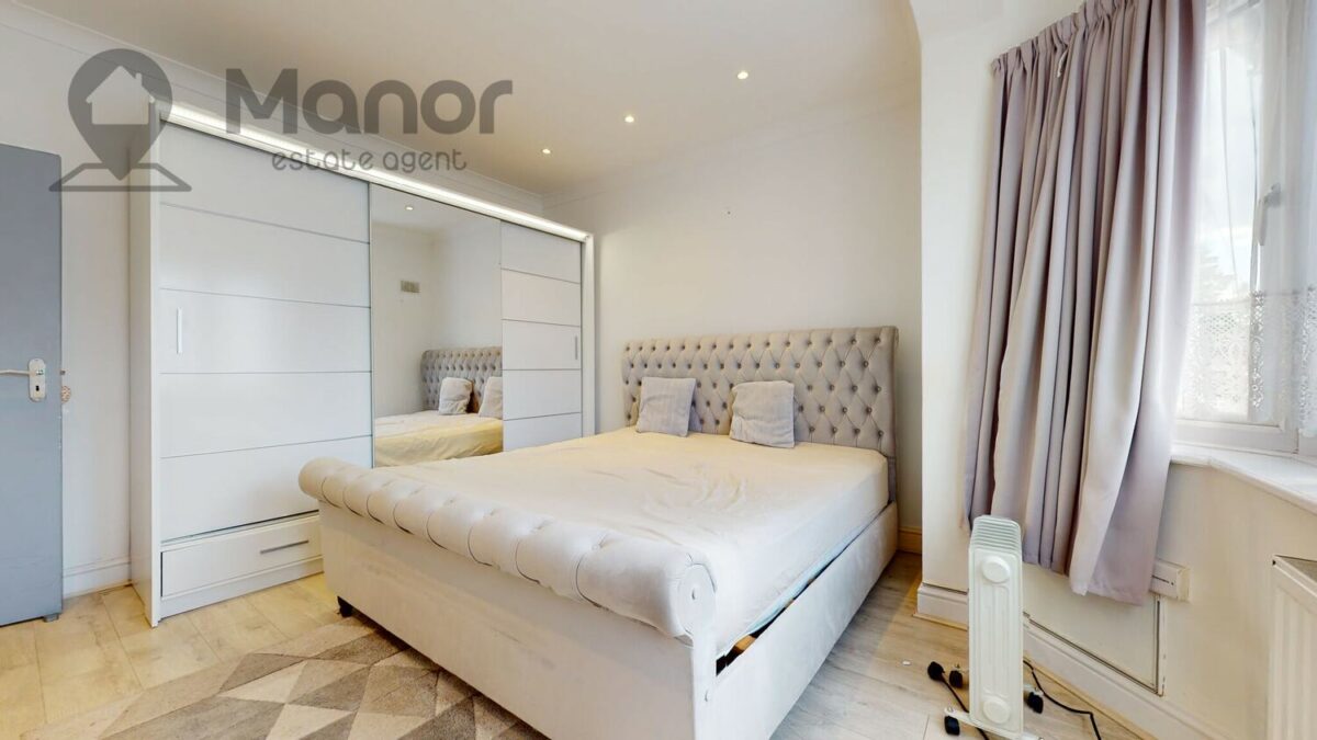 Ashurst Drive, Gants Hill, IG2 6SB