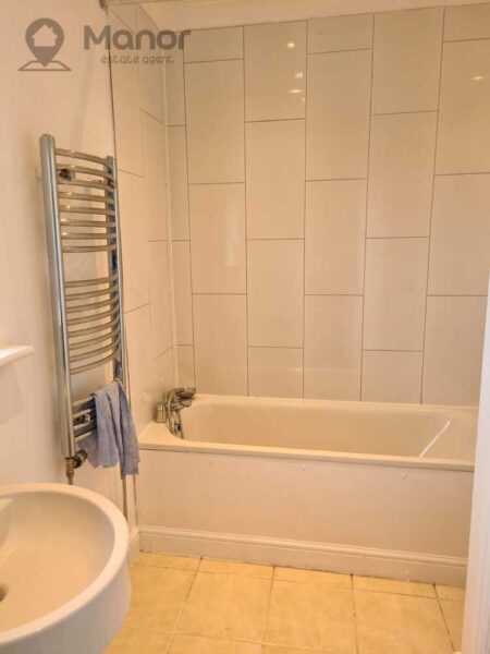 Chittys Lane, Dagenham, RM8 3RT