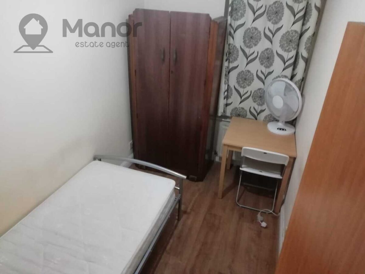 6-8 High Street North, East Ham, E6 2HJ