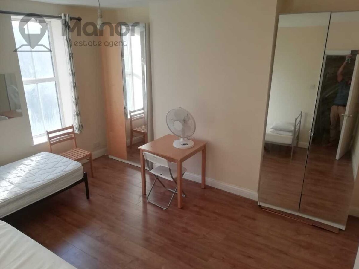 6-8 High Street North, East Ham, E6 2HJ