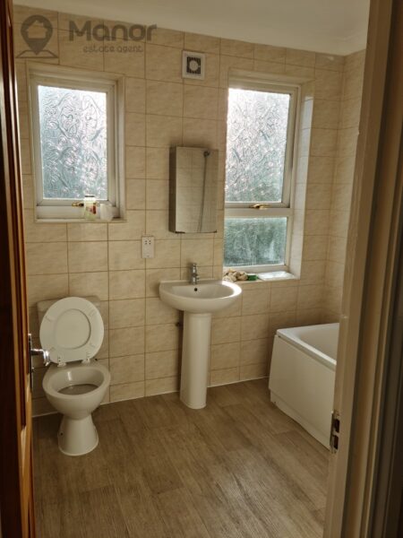 Kings Avenue, Chadwell Heath, RM6 6BD