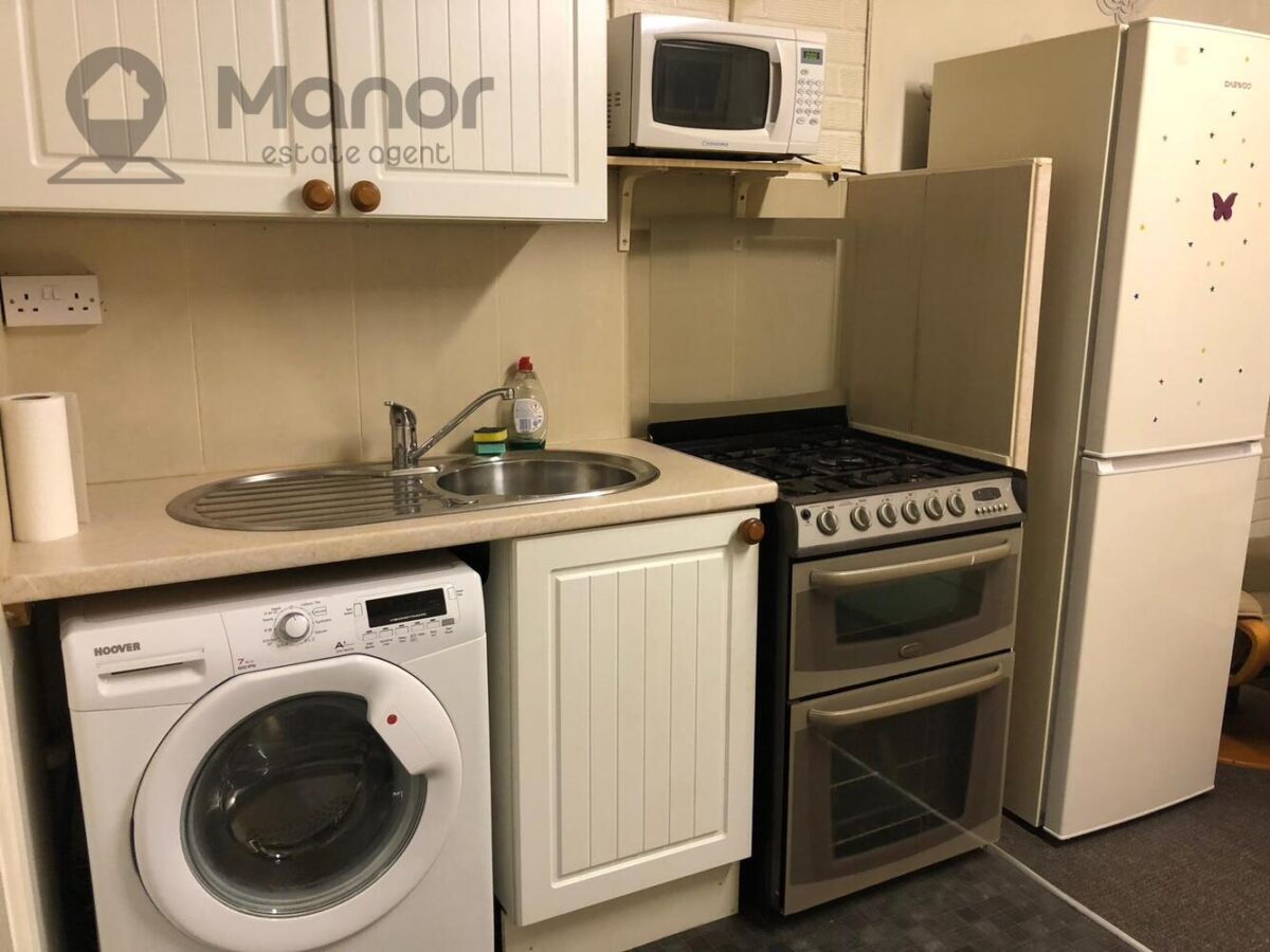 Rose lane, Chadwell Heath, RM6 5JT