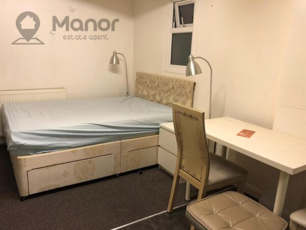 Rose lane, Chadwell Heath, RM6 5JT