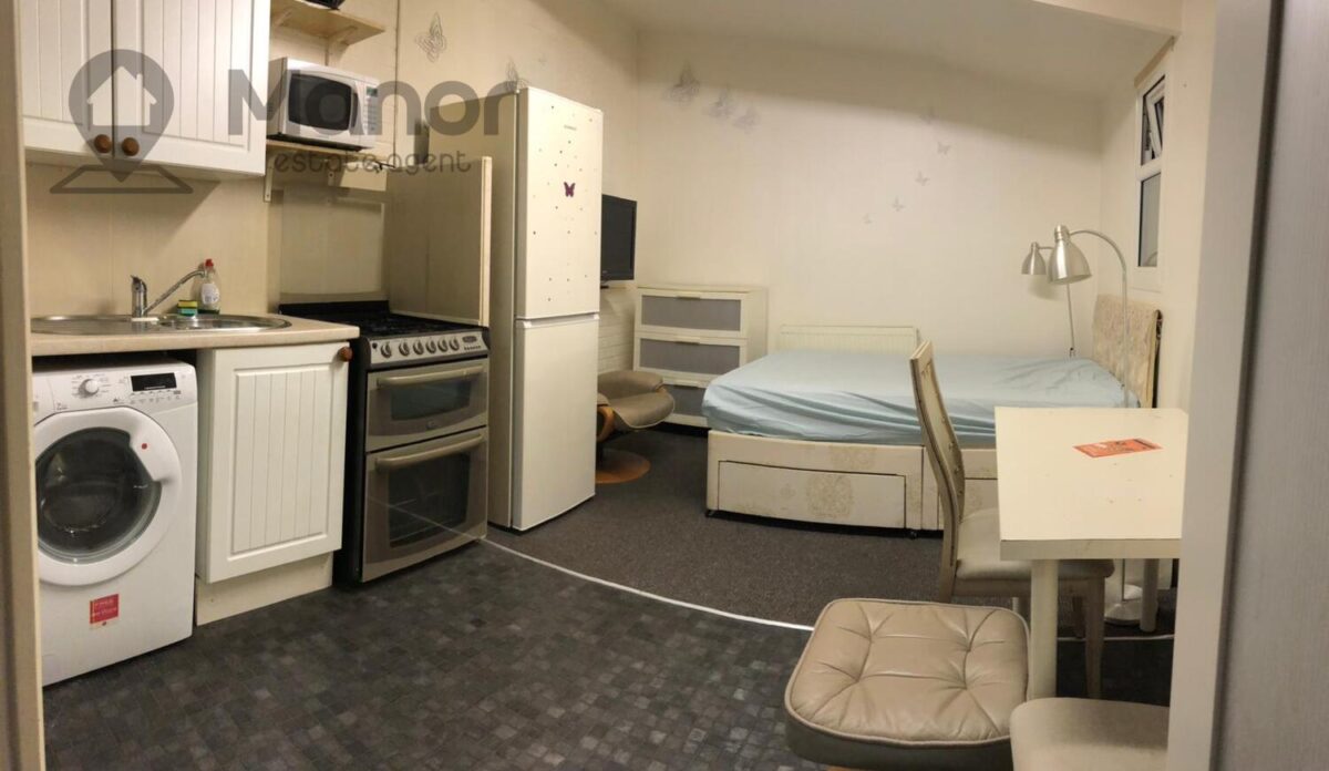 Rose lane, Chadwell Heath, RM6 5JT