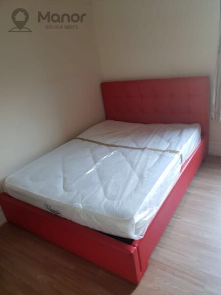 Whalebone Lane North, Chadwell Heath, RM6 6RJ