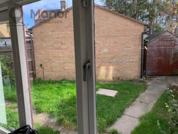 Avenue Road, Romford, RM6 4JE