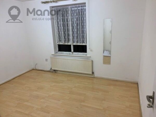 Avenue Road, Romford, RM6 4JE