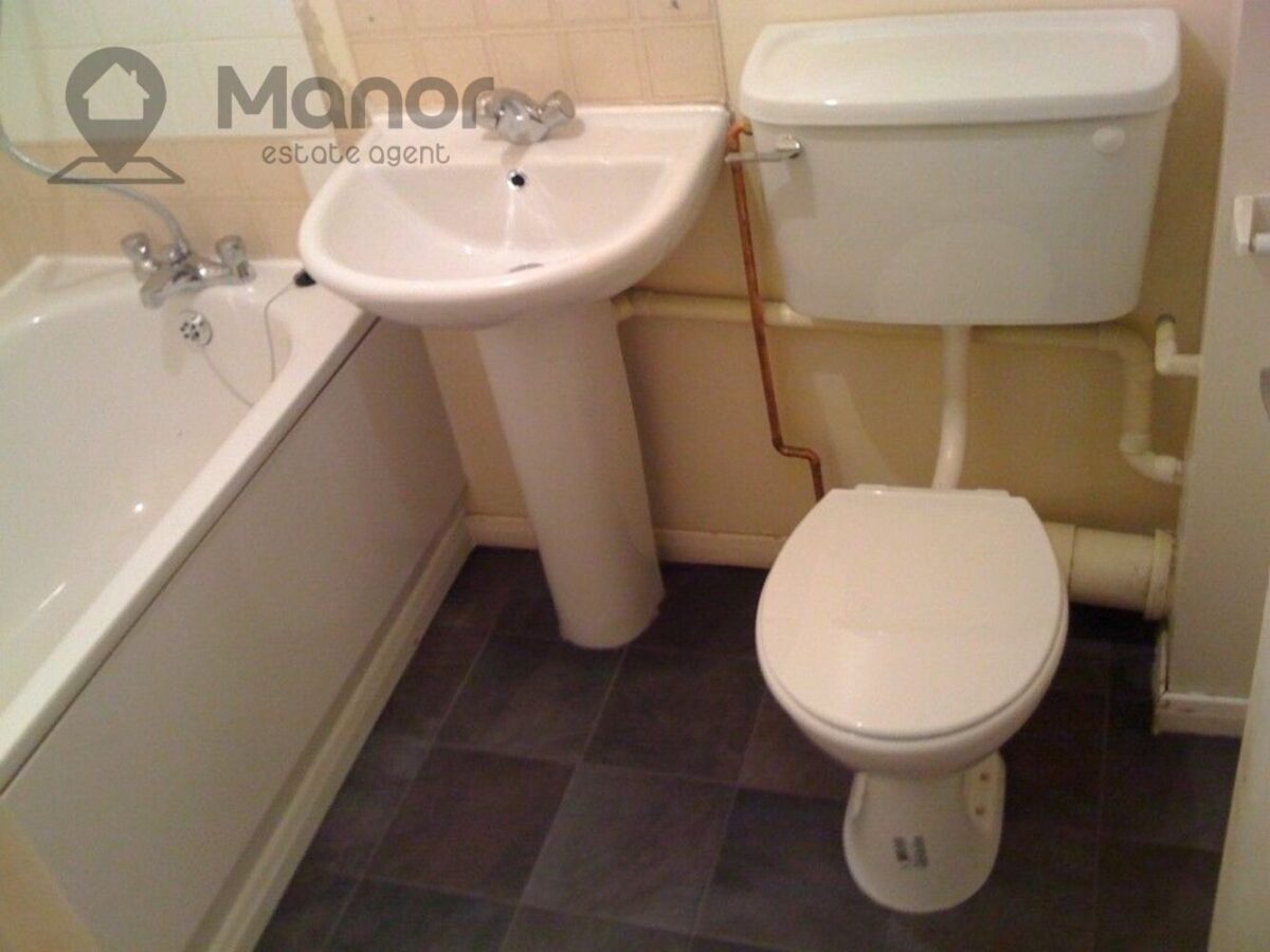 Avenue Road, Romford, RM6 4JE