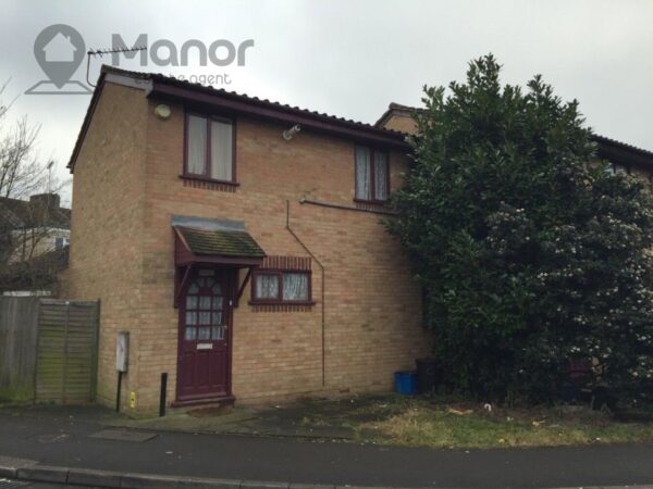 Avenue Road, Romford, RM6 4JE