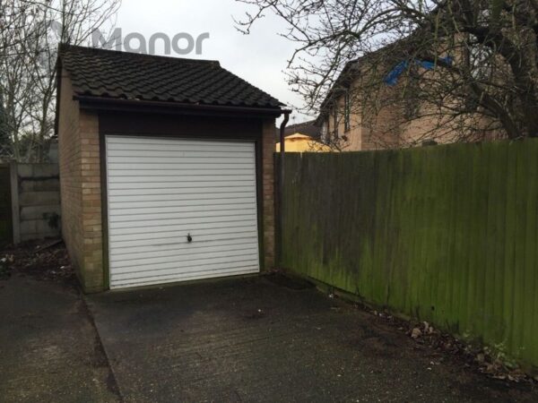 Avenue Road, Romford, RM6 4JE