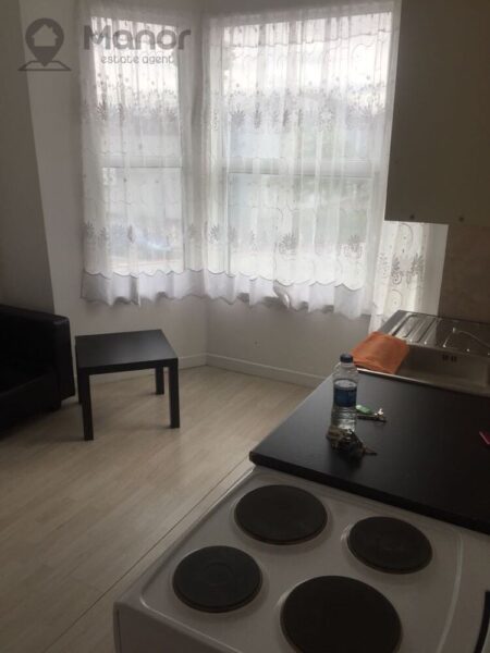 High Road, Ilford, IG3 8RW