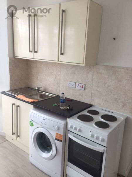 High Road, Ilford, IG3 8RW