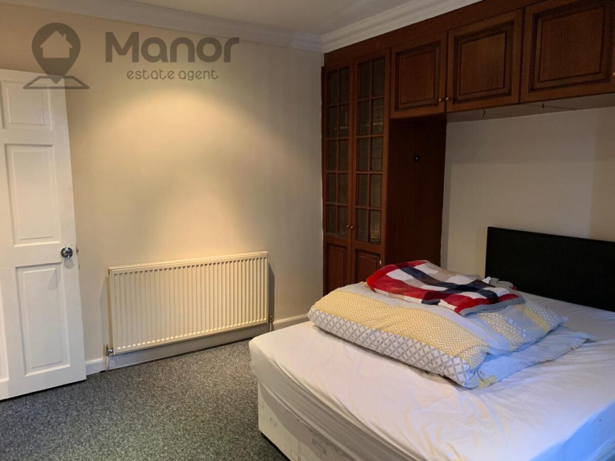 Woodlands Avenue, Chadwell Heath, RM6 6EA