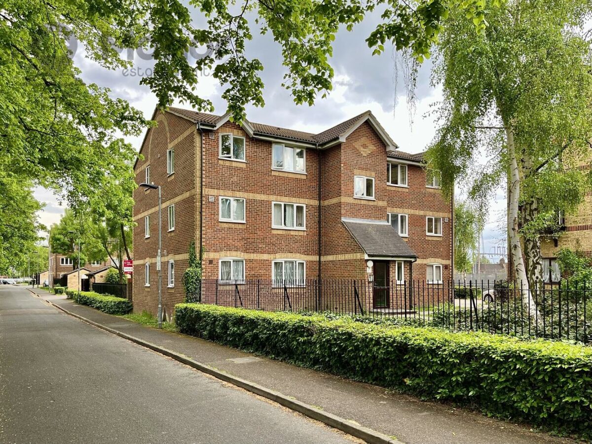 Greenslade Road, Barking, IG11 9XE