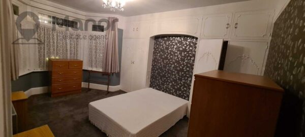 Douglas Road, Seven Kings, IG3 8UX