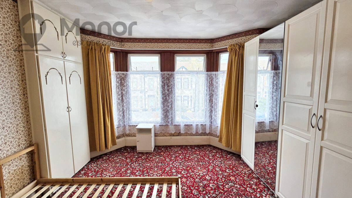 Reigate Road, Seven Kings, IG3 9HD