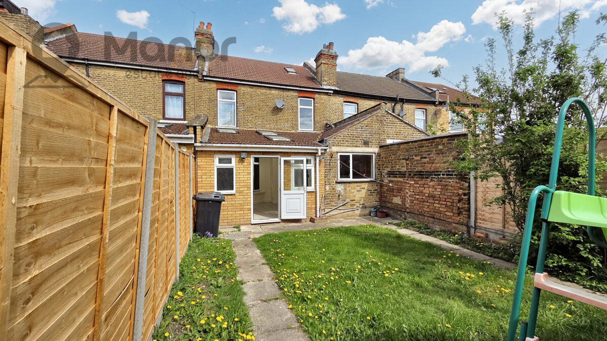 Reigate Road, Seven Kings, IG3 9HD