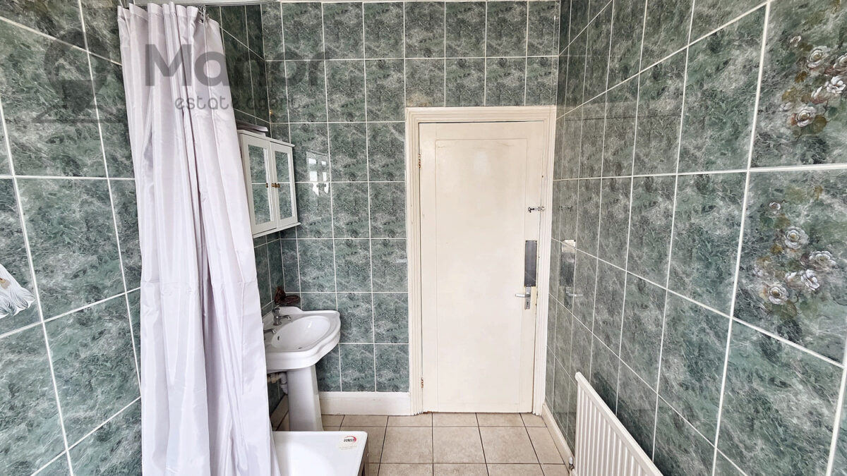 Reigate Road, Seven Kings, IG3 9HD