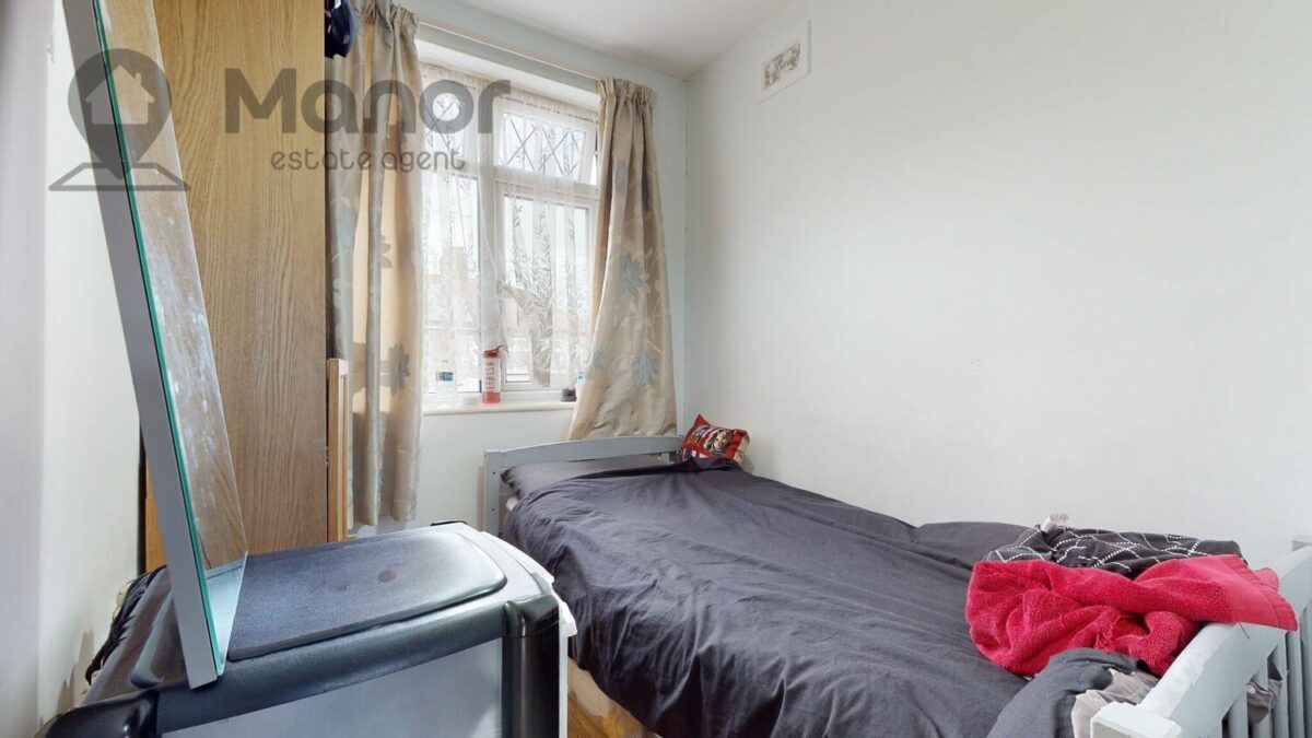 Lamberhurst Road, Dagenham, RM8 1PS