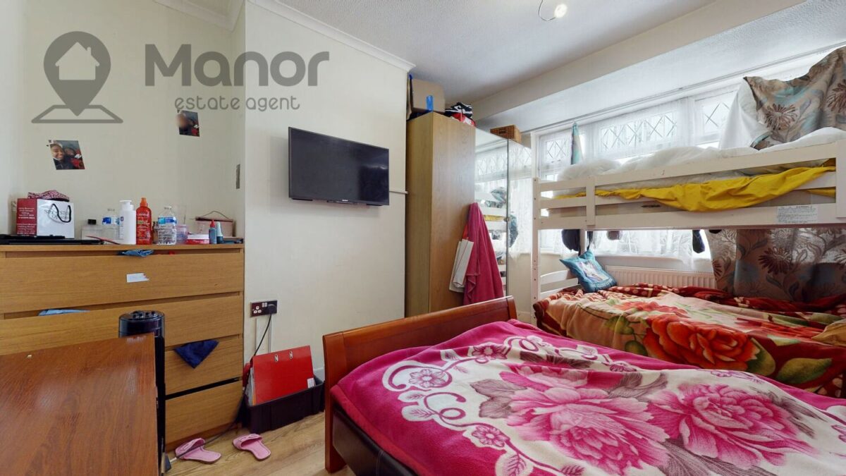 Lamberhurst Road, Dagenham, RM8 1PS