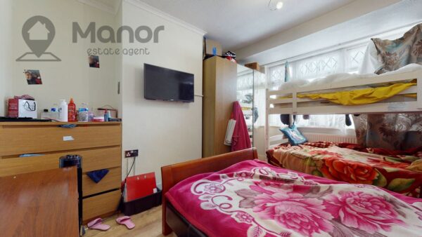 Lamberhurst Road, Dagenham, RM8 1PS