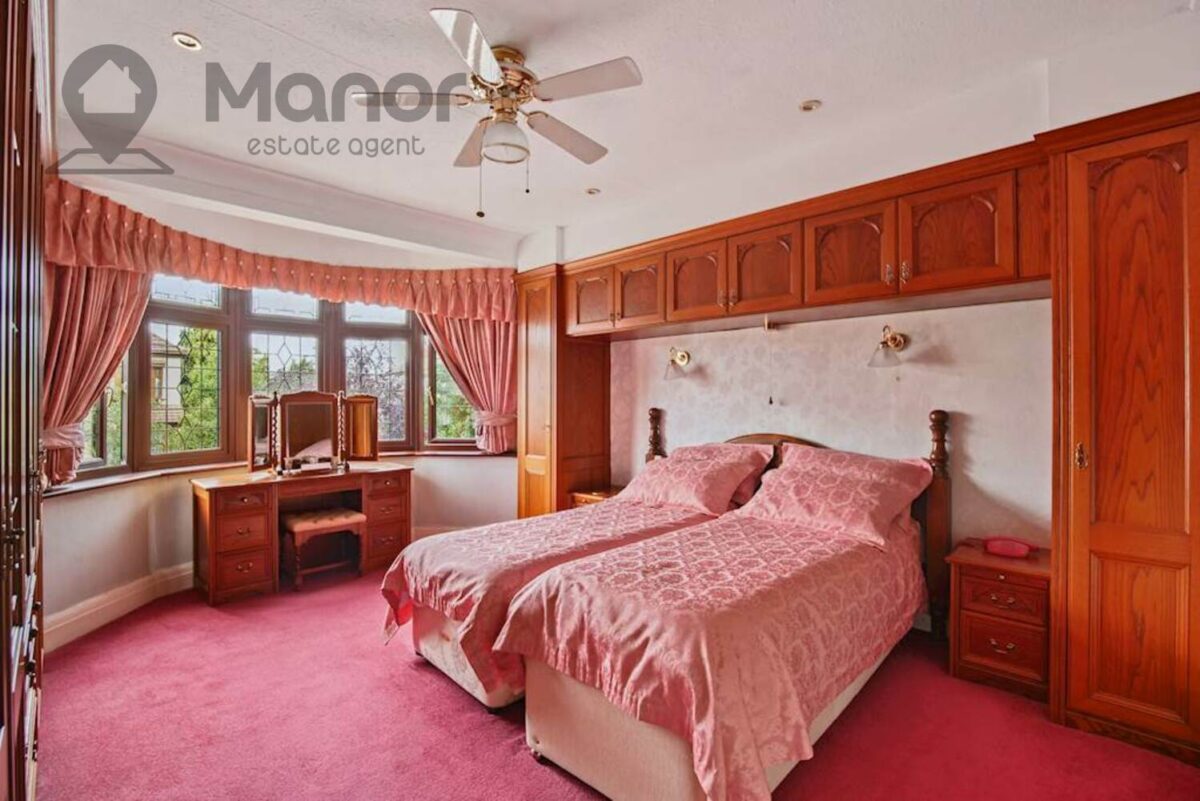 Rochester Gardens, Ilford, IG1 3LZ