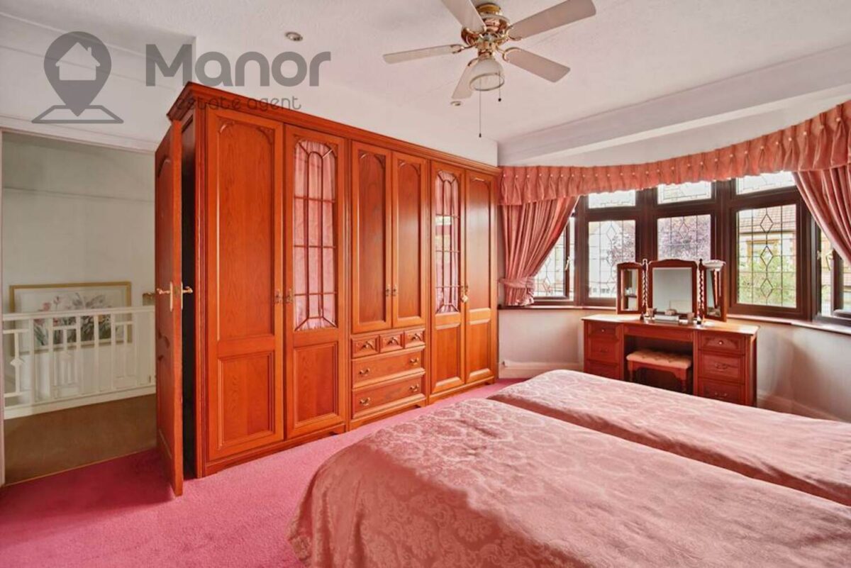 Rochester Gardens, Ilford, IG1 3LZ