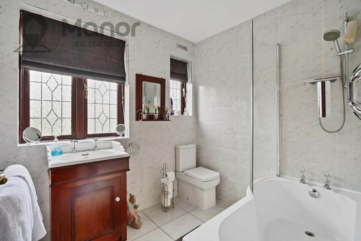 Rochester Gardens, Ilford, IG1 3LZ