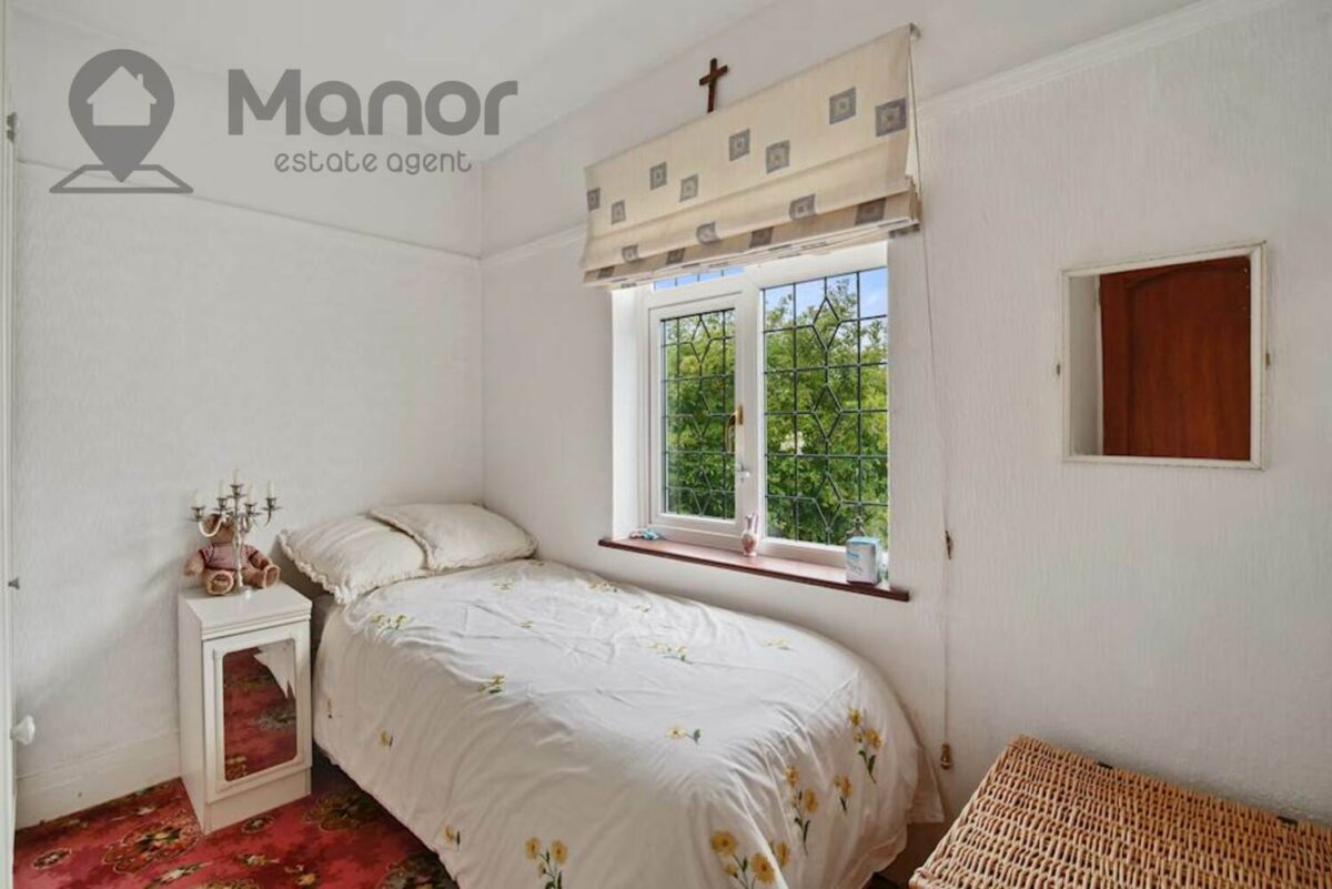 Rochester Gardens, Ilford, IG1 3LZ