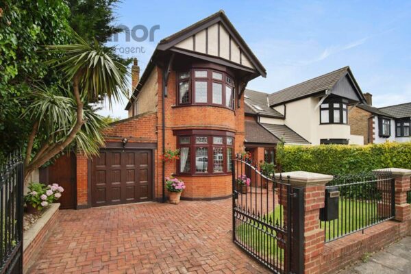 Rochester Gardens, Ilford, IG1 3LZ