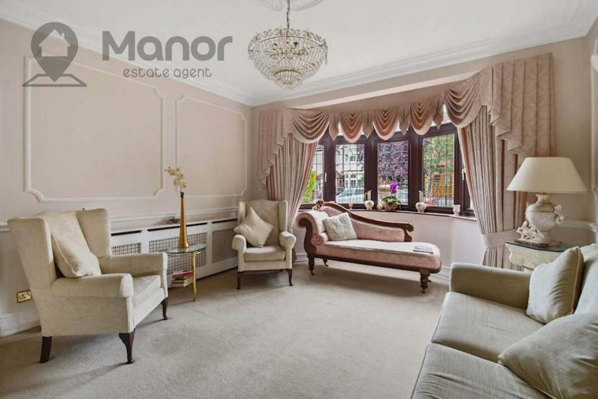 Rochester Gardens, Ilford, IG1 3LZ