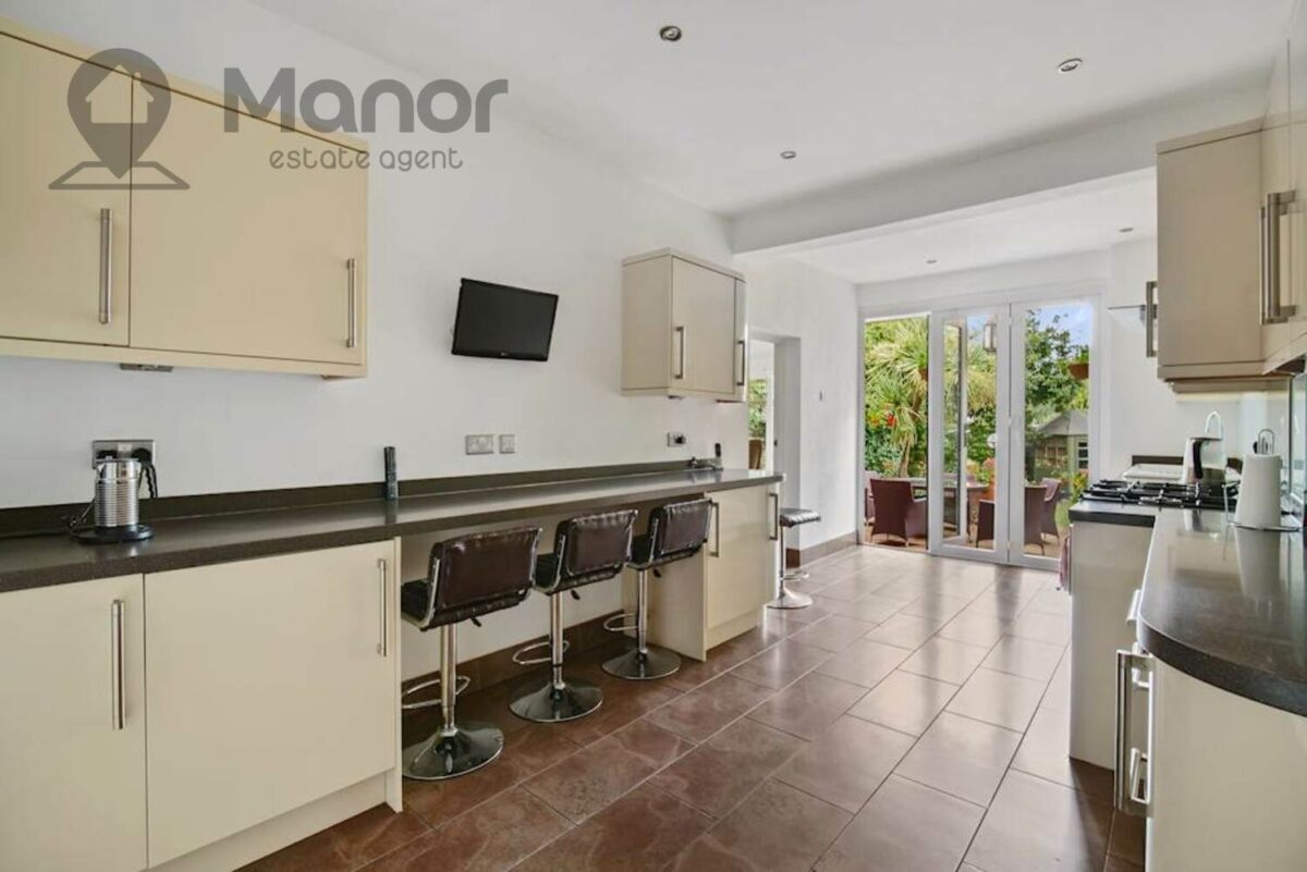 Rochester Gardens, Ilford, IG1 3LZ