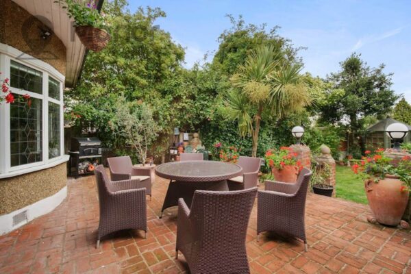 Rochester Gardens, Ilford, IG1 3LZ