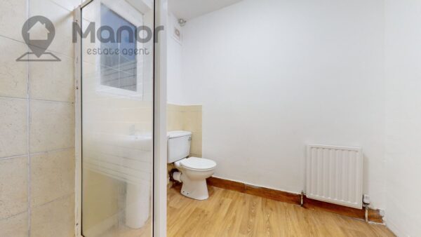 Eastern Avenue, Ilford, IG2 7SD